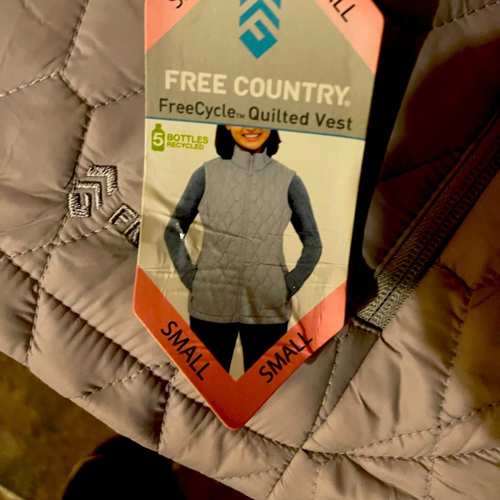 These FREE COUNTRY, FREE CYCLED, QUILTED VESTS COME IN LIGHT GRAY